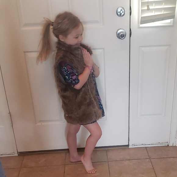 Justice 12/14 brown faux fur vest zip up - Picture 5 of 15